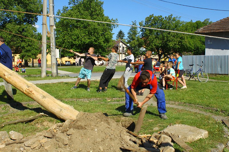 Stavanie maja (19).JPG